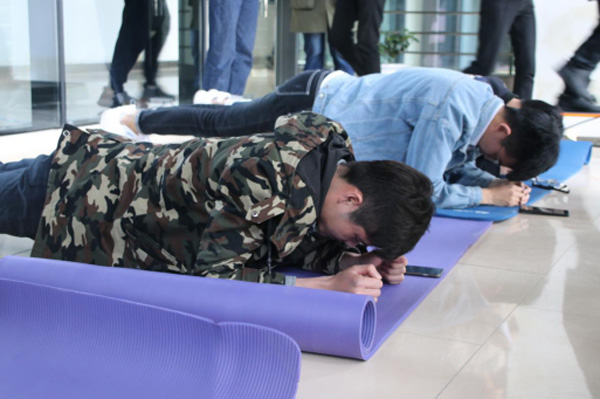 激戰(zhàn)正酣！聯(lián)測員工約戰(zhàn)“平板支撐”